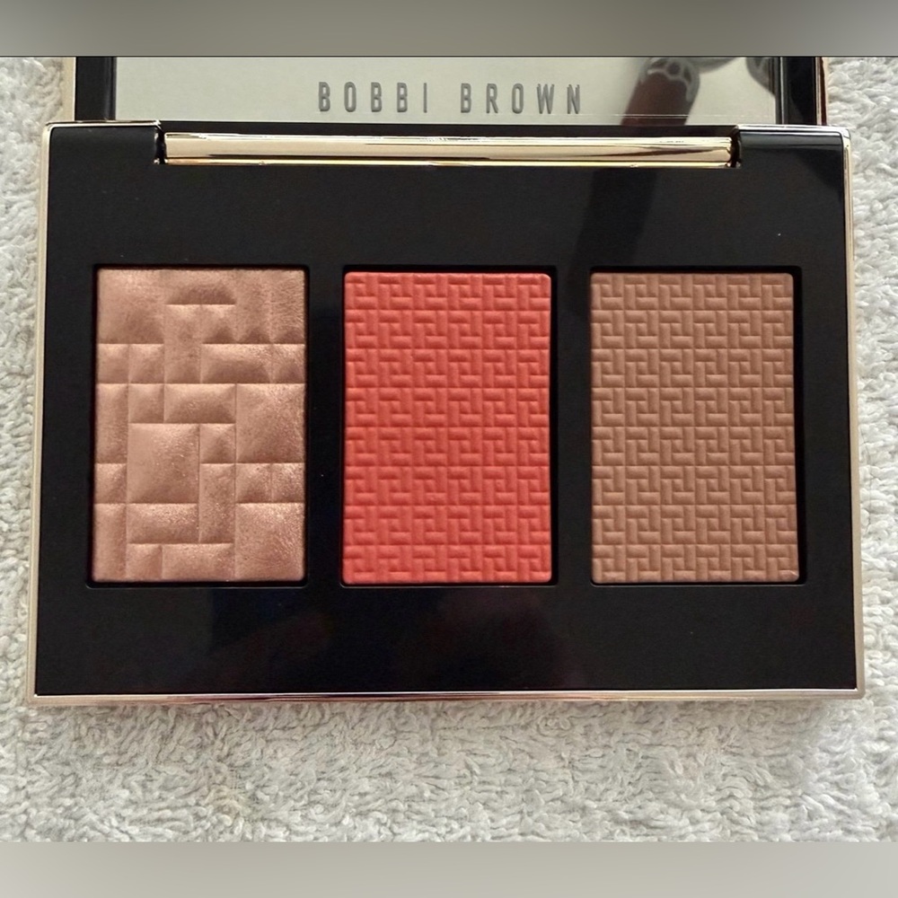 Bobbie Brown Sculpt And Glow Face Palette. BNIB Shade Medium. * - Picture 5 of 9